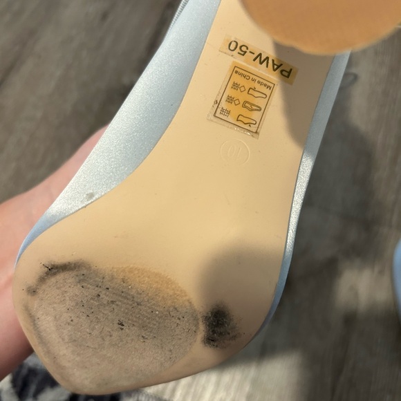 Cape Robbin Heels - Picture 5 of 6